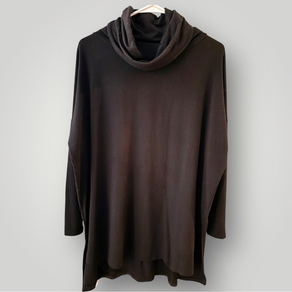 Zenana Outfitters Tops - Zenana Outfitters Classic Black Cowl Neck Tunic